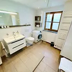 Zentrales Apartment, Penzberg, 2 Schlafzimmer, Balkon, Parkplatz Apartamento Penzberg