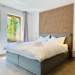 Zentrales Apartment, Penzberg, 2 Schlafzimmer, Balkon, Parkplatz Apartamento