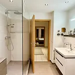 Zentrales Apartment, Penzberg, 2 Schlafzimmer, Balkon, Parkplatz Apartamento *