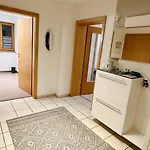 Zentrales Apartment, Penzberg, 2 Schlafzimmer, Balkon, Parkplatz