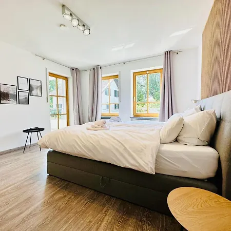 Alpenbasis Penzberg, 2-schlafzimmer, Work & Travel, Netflix, Parkplatz Apartment *