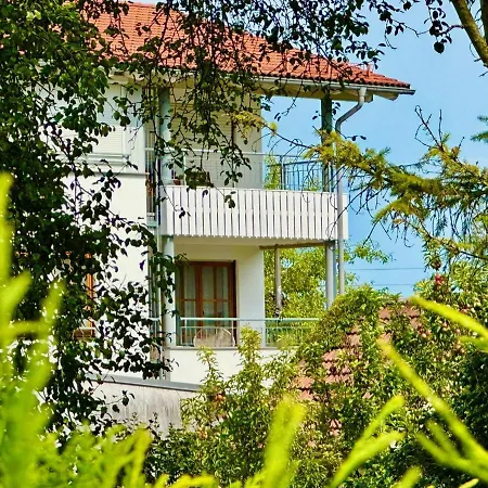 Zentrales Apartment, Penzberg, 2 Schlafzimmer, Balkon, Parkplatz * Penzberg
