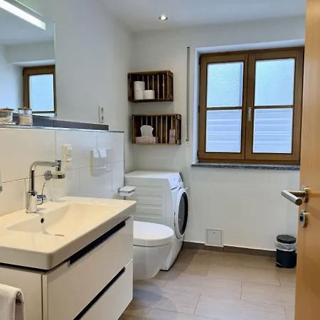 Alpenbasis Penzberg, 2-schlafzimmer, Work & Travel, Netflix, Parkplatz Apartment Penzberg