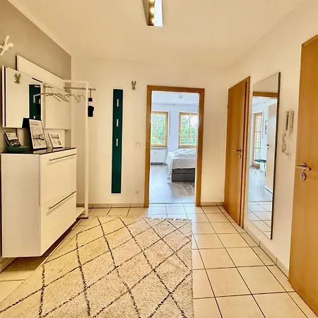 Zentrales Apartment, Penzberg, 2 Schlafzimmer, Balkon, Parkplatz